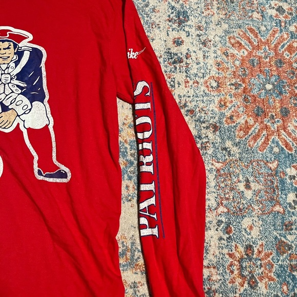 Nike NFL Patriots long-sleeved red T-shirt - Picture 2 of 5